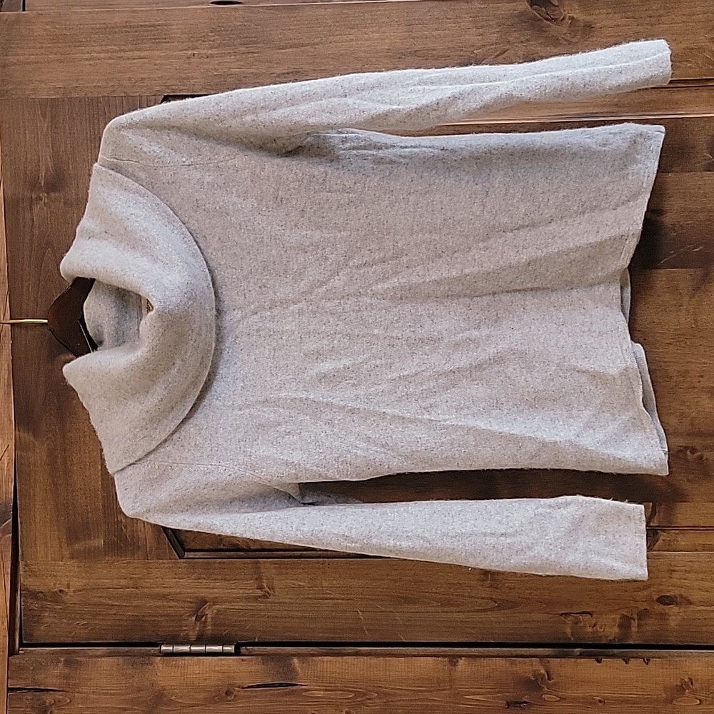 Ladies size large cashmere sweater in excellent condition